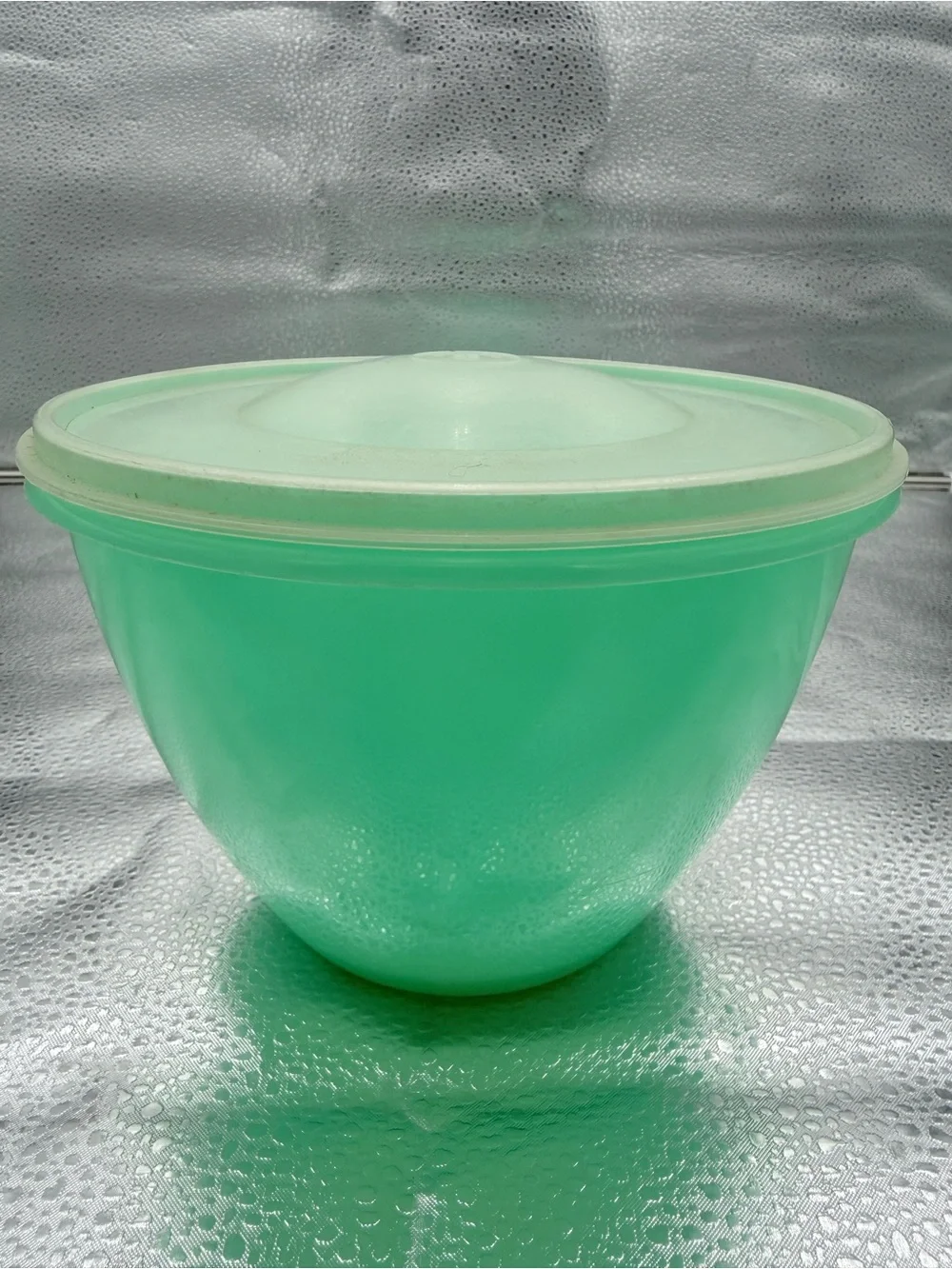 Tupperware Crisp-It Lettuce Keeper 679 Jadeite Green W/ Clear Lid And Spike